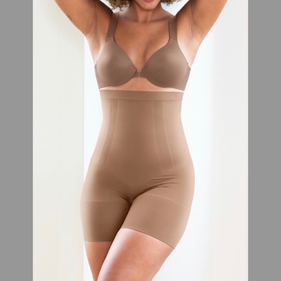 Spanx Oncore High-Waisted Mid-Thigh Short *NWT* - Picture 6 of 8